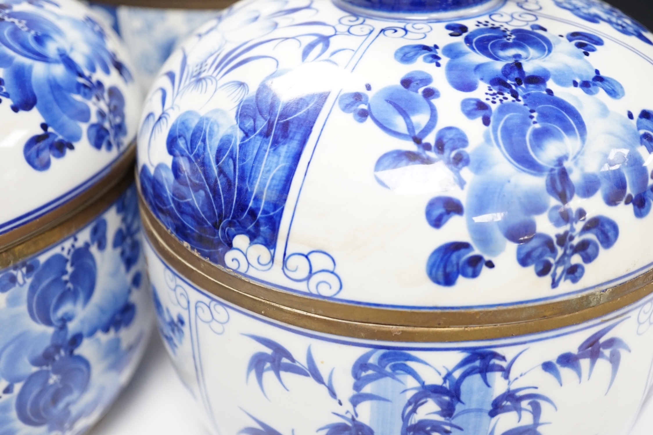 Two pairs of Japanese Arita blue and white bowls and covers, largest 27cm